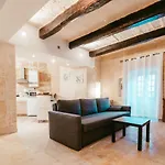 120 Lapsi Apartments
